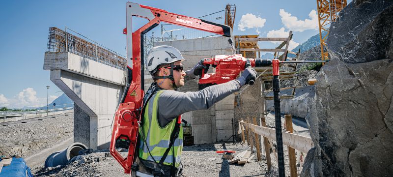 EXO-T-22 Verktygskran Verktygskran för elverktyg med aktiv viktfördelning för tyngdlös hantering vid kraftfull väggrivning och borrning (Nuron plattform) Användningsområden 1