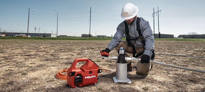 NUN 10K-22 Batteridriven hydraulpump 10 000 psi (700 bar) batteridriven hydraulpump för kraftfull kapning/klämning och fjärrkapning av kablar under jord och skyddsarmerade kablar (Nuron-batteri) Användningsområden 1