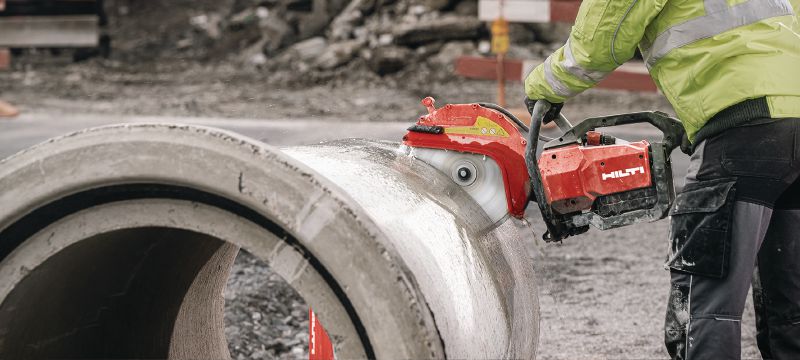 DSH 700-22 ATC Batteridriven kapsåg (300 mm) Mångsidig batteridriven kapsåg med bakre handtag, för kapning upp till 120 mm med 300 mm blad i betong, murverk och metall (Nuron plattform) Användningsområden 1